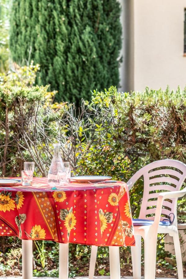Cosy Studio Just A Stone'S Throw From The Beach Appartement Sainte-Maxime Buitenkant foto